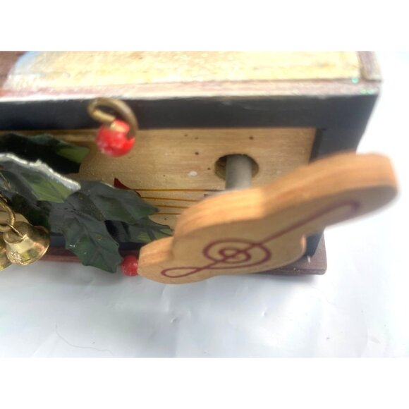 St. Nicholas Square Swaying Christmas Angels We've Heard on High Wood Music Box - Picture 5 of 9